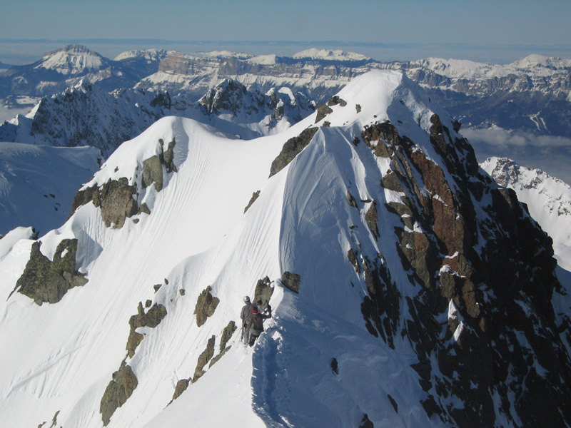 #14 Arête sommitale : Sur fond de Chartreuse Arête sommitale : Sur fond de Chartreuse