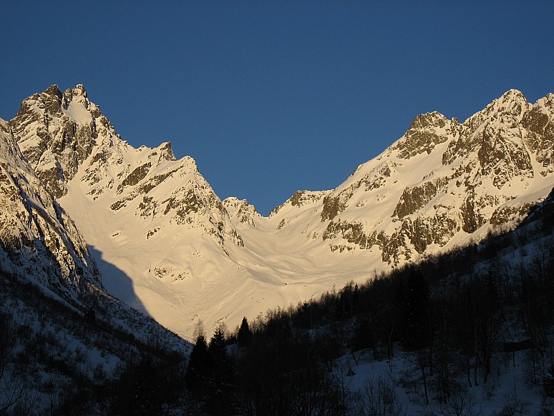 #1 Lever de soleil : Charmet de l Lever de soleil : Charmet de l'aiguille, col du Gleyzin et Grand Morétan