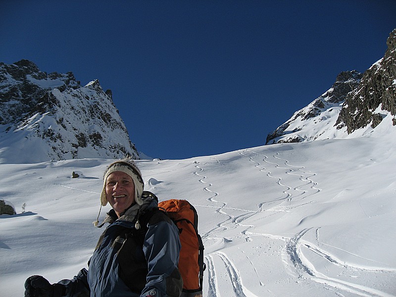 #10 Marco tout sourire : On le comprend quand on voit nos traces en arrière plan :D Marco tout sourire : On le comprend quand on voit nos traces en arrière plan :D