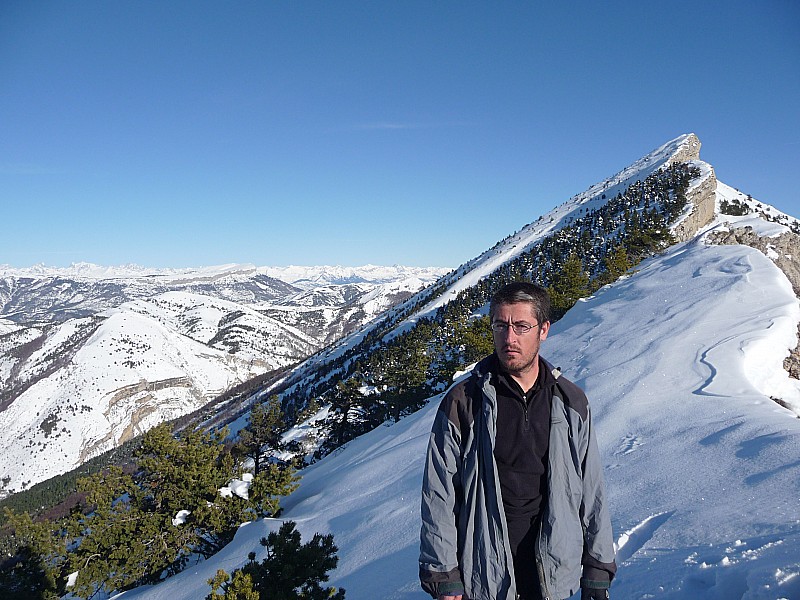 #12 Aujour : Sam qui pose devant la pente qu Aujour : Sam qui pose devant la pente qu'on a skié juste avant, ou mais c'est raide lolllllll