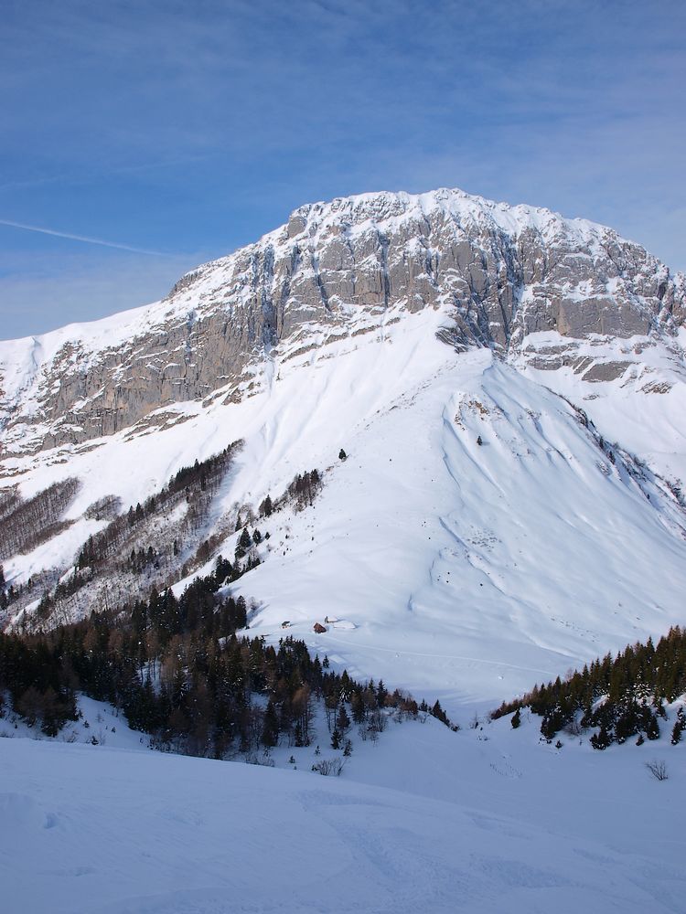 #11 Y a plus qu Y a plus qu'à ! : descente droit sur les chalets, dans une bonne neige poudreuse...