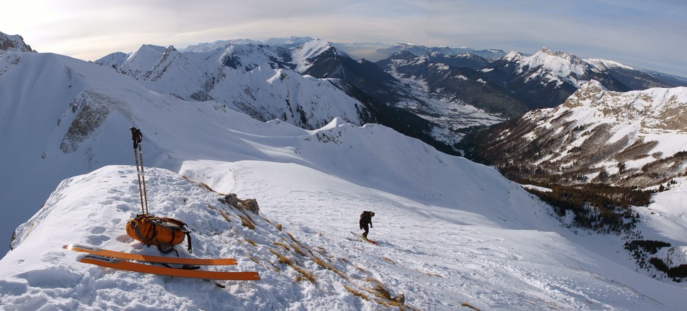 #6 Panorama : depuis le sommet, en regardant vers Jarsy. Panorama : depuis le sommet, en regardant vers Jarsy.