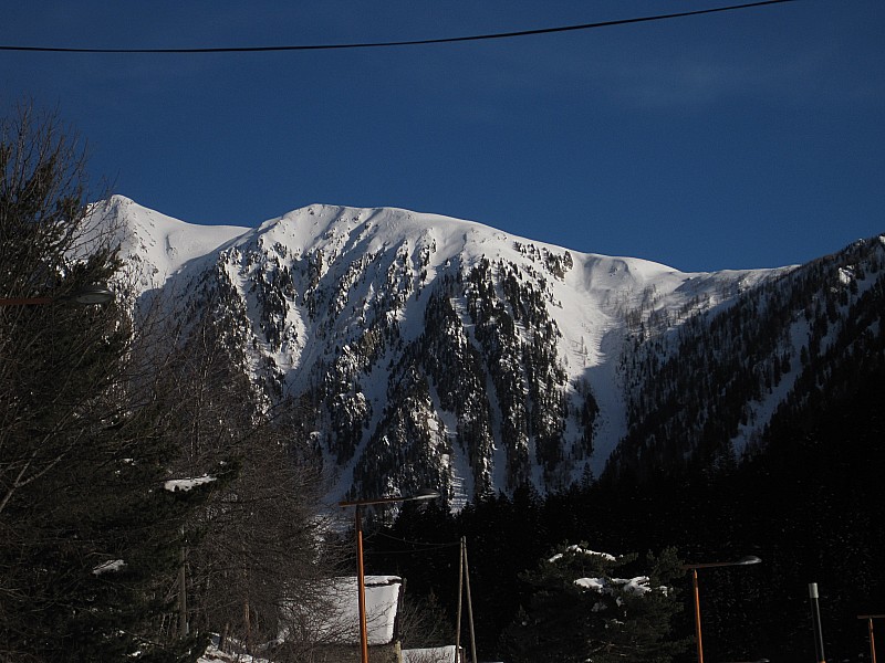 #1 le couloir du jour : sur la droite, et la cime de la Juisse à gauche le couloir du jour : sur la droite, et la cime de la Juisse à gauche