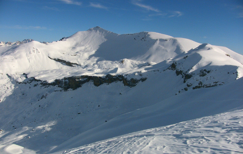 #14 Mt Mounier fait par sa crête nord aujourd Mt Mounier fait par sa crête nord aujourd'hui. Argentera en A/R plan à G.