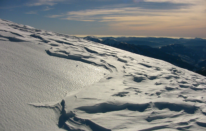 #12 Quelques plaques de neige dure sur la crête Quelques plaques de neige dure sur la crête