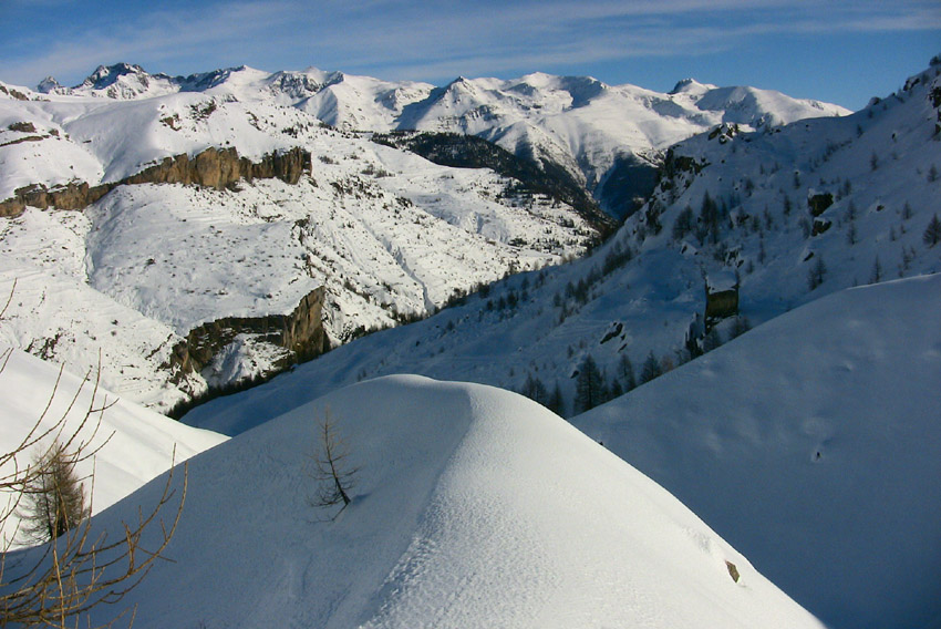 #5 Vallon de l Vallon de l'Alp. En A/R plan, Gr Simon, Corborant à G, Tête de l'Autaret à D.