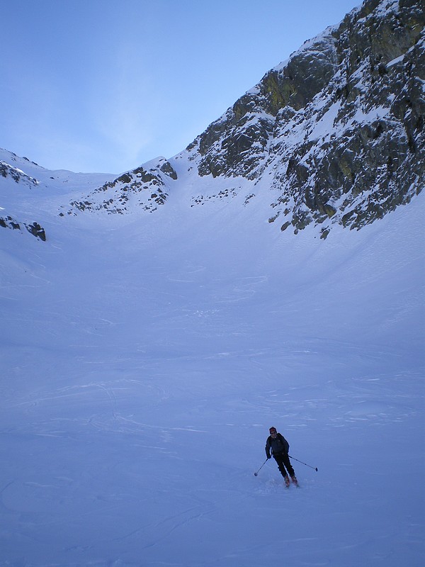 #4 Juisse : Dans la combe N : Neige portante finalement mais pas du grand ski. Juisse : Dans la combe N : Neige portante finalement mais pas du grand ski.