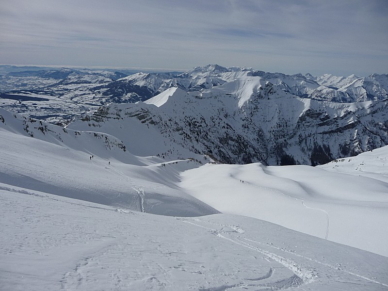 #1 vieux chaillol : au dessus du col de la pisse, en contre bas les vallons qui resterons vierge jusqu vieux chaillol : au dessus du col de la pisse, en contre bas les vallons qui resterons vierge jusqu'a notre passage.
