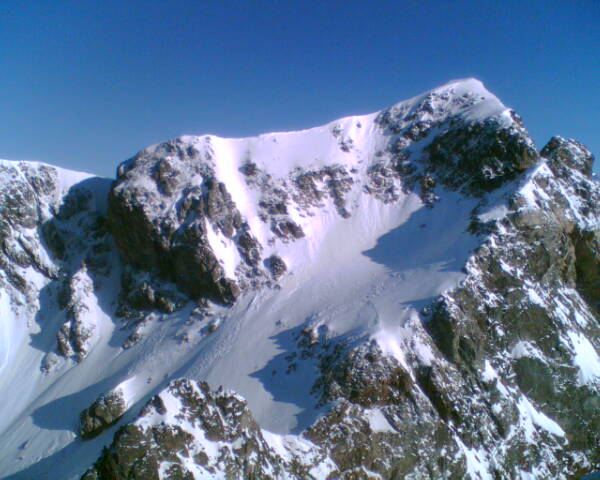 #2 Le Grand Sorbier : Vu depuis les Grands Vans.
Nous descendrons par le couloir à gauche (neige souflée qui transforme) Le Grand Sorbier : Vu depuis les Grands Vans.
Nous descendrons par le couloir à gauche (neige souflée qui transforme)