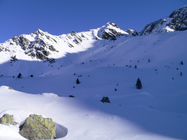#2 Montagne de Tigneux : Au fond, quasiment au centre, la pointe 2252 de la Montagne de Tigneux! Montagne de Tigneux : Au fond, quasiment au centre, la pointe 2252 de la Montagne de Tigneux!
