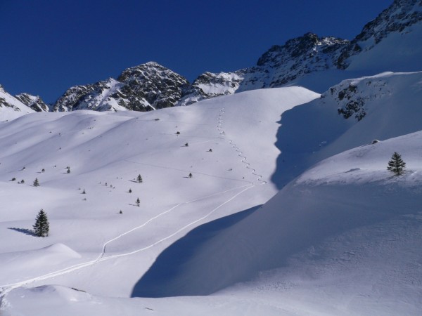 #1 Peufffffffff : Au-dessus de refuge de la Fouetterie: belle poudre sur un versant qui n Peufffffffff : Au-dessus de refuge de la Fouetterie: belle poudre sur un versant qui n'a pas trop vu le soleil!!!