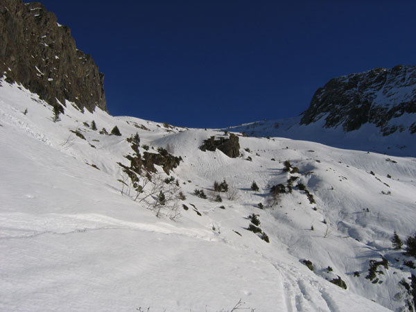 Combe de l'Emay : Enfin on y voit plus clair ! Beau terrain de jeu pour la descente.