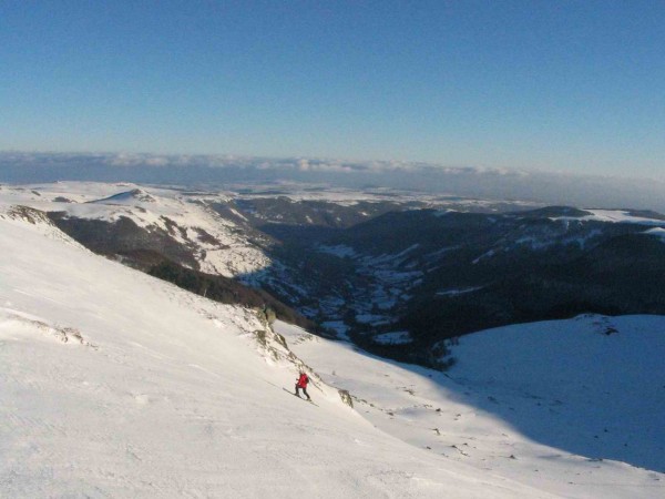 #3 Vallée de Brezon : Vu depuis le Col de Chèvre, le Cirque de Granval est bien gavé mais on ne s Vallée de Brezon : Vu depuis le Col de Chèvre, le Cirque de Granval est bien gavé mais on ne s'y enfonce pas...