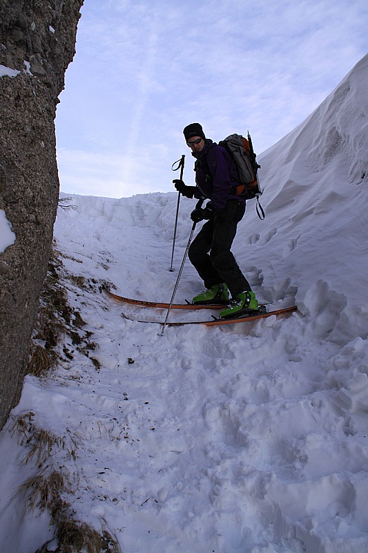#5 Gillaume entre dans le couloir : Sur les 5 premiers mètres pas vraiment possible de tourner Gillaume entre dans le couloir : Sur les 5 premiers mètres pas vraiment possible de tourner