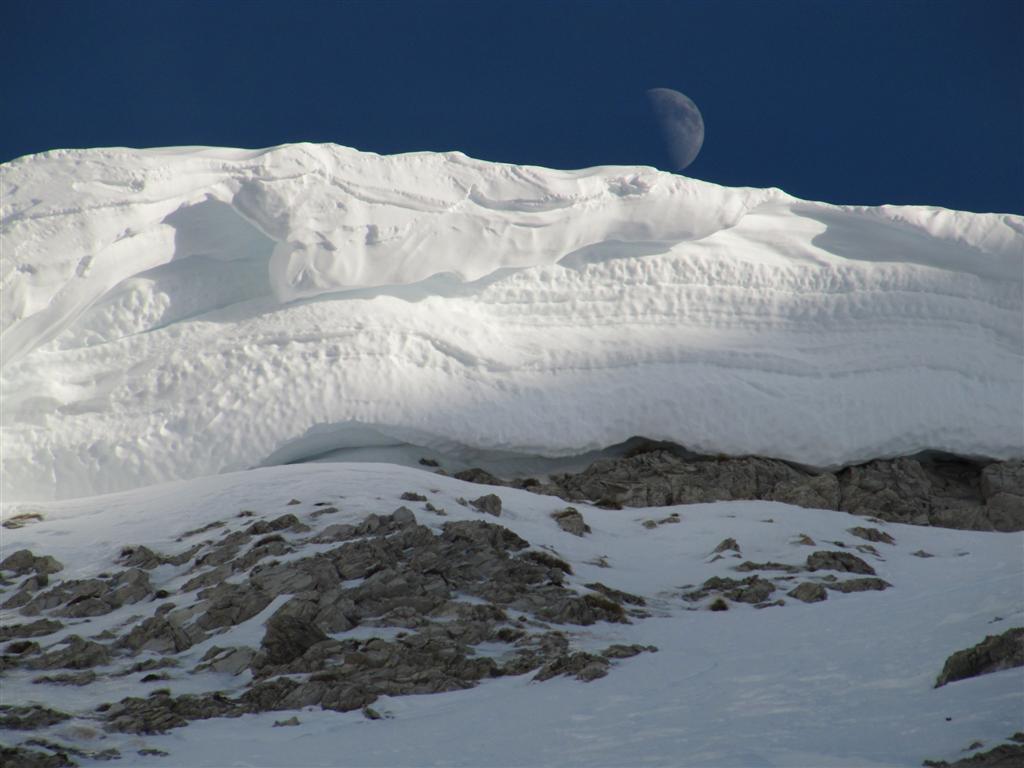 #6 corniche dominant le couloir : corniche et lune corniche dominant le couloir : corniche et lune