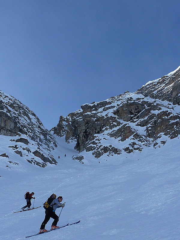 #8 Le couloir est proche : Mine de rien, on remonte du 40° à l Le couloir est proche : Mine de rien, on remonte du 40° à l'aise (pente mesurée !)