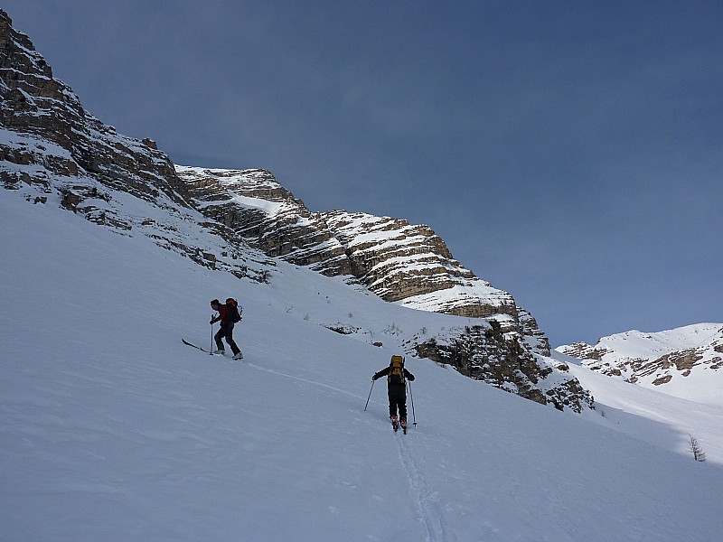 #7 Direction le couloir : On remontera à skis jusqu Direction le couloir : On remontera à skis jusqu'au départ de l'étroiture.