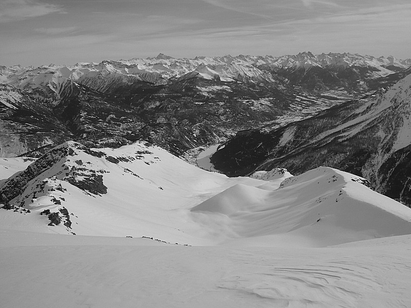 #4 Vallon de la Poua : Le vallon vu d Vallon de la Poua : Le vallon vu d'en haut : on plonge vers la vallée de Freissinières.