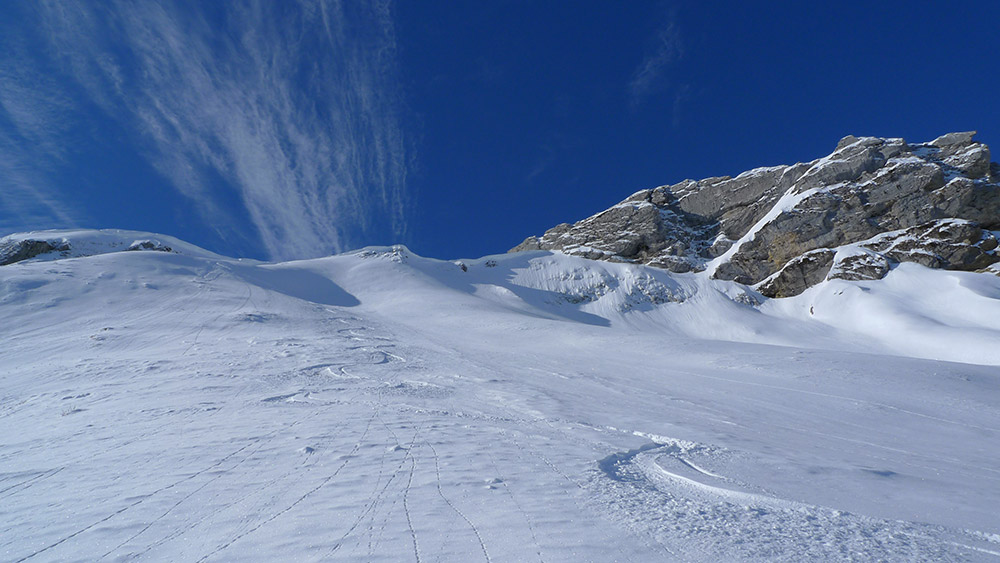 Face E de la Dent des Portes : Super ski, cailloux pas loin
