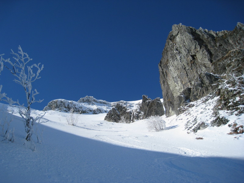 Combe du Loup : Dent du Loup et brêche des 3 petits cochons à sa gauche (dénomination perso du petit Prince)