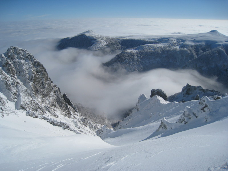 Vallée de Chaudefour : Le haut du Couloir du Chapial vue du col 1734 entre Crebasses et Cacadogne