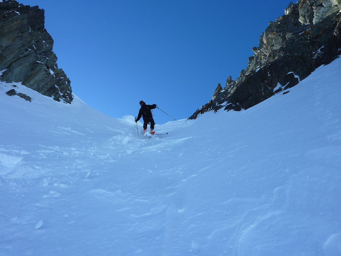 #7 PL5 à l PL5 à l'attaque : descente de la brèche sur une neige durcie par le vent.