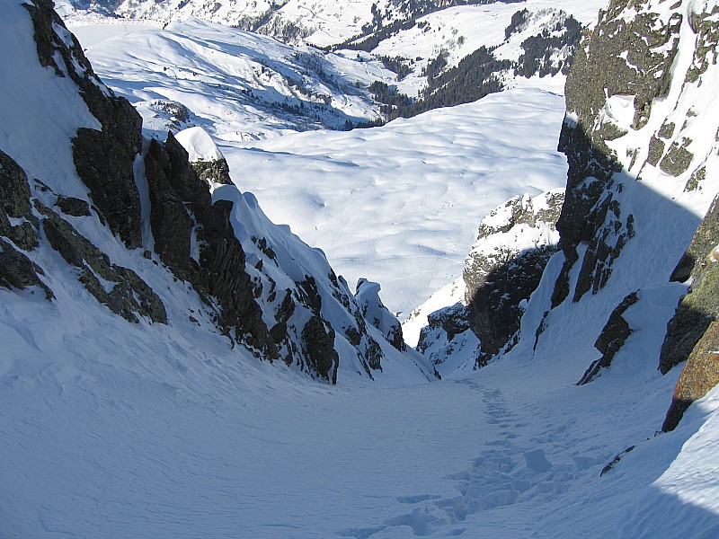 #1 Tête de la Cicle : Vue plongeante sur ce magnifique couloir Tête de la Cicle : Vue plongeante sur ce magnifique couloir