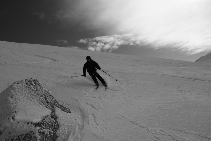 #5 Jérôme : dans la face SW du Fourcat en neige soufflée assez changeante Jérôme : dans la face SW du Fourcat en neige soufflée assez changeante