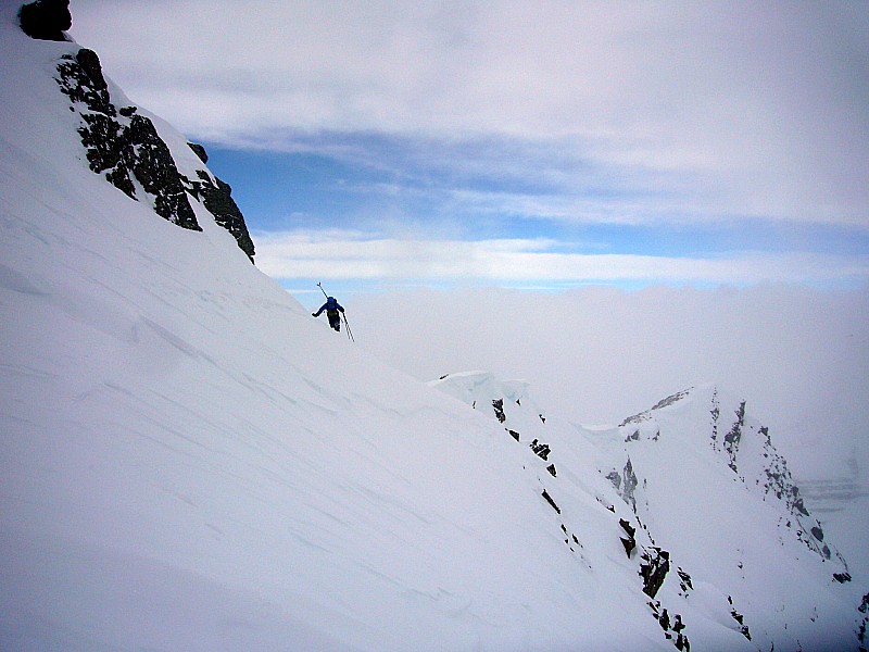 #5 Traversée sous Sanguineirette : Traversée heureusement avec une neige bien portante. Traversée sous Sanguineirette : Traversée heureusement avec une neige bien portante.