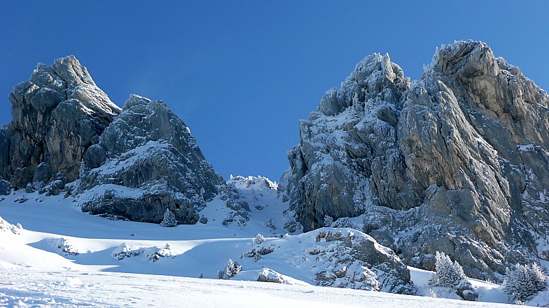 #6 Couloir W des Lances : Le couloir n Couloir W des Lances : Le couloir n'est pas tracé. Bonne brasse à venir pour le premier à monter !