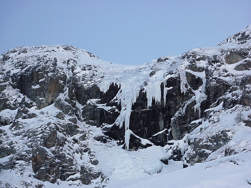 rideau de glace : sur les contreforts sous la Petite Lance du Crozet