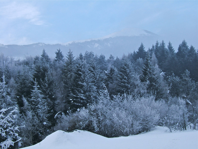 #2 Galero : Parfois le sommet ensoleillé apparaît dans la brume. Galero : Parfois le sommet ensoleillé apparaît dans la brume.