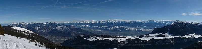 #1 Panorama : Belle vue de la Chartreuse à Belledonne avec le bassin grenoblois. Panorama : Belle vue de la Chartreuse à Belledonne avec le bassin grenoblois.