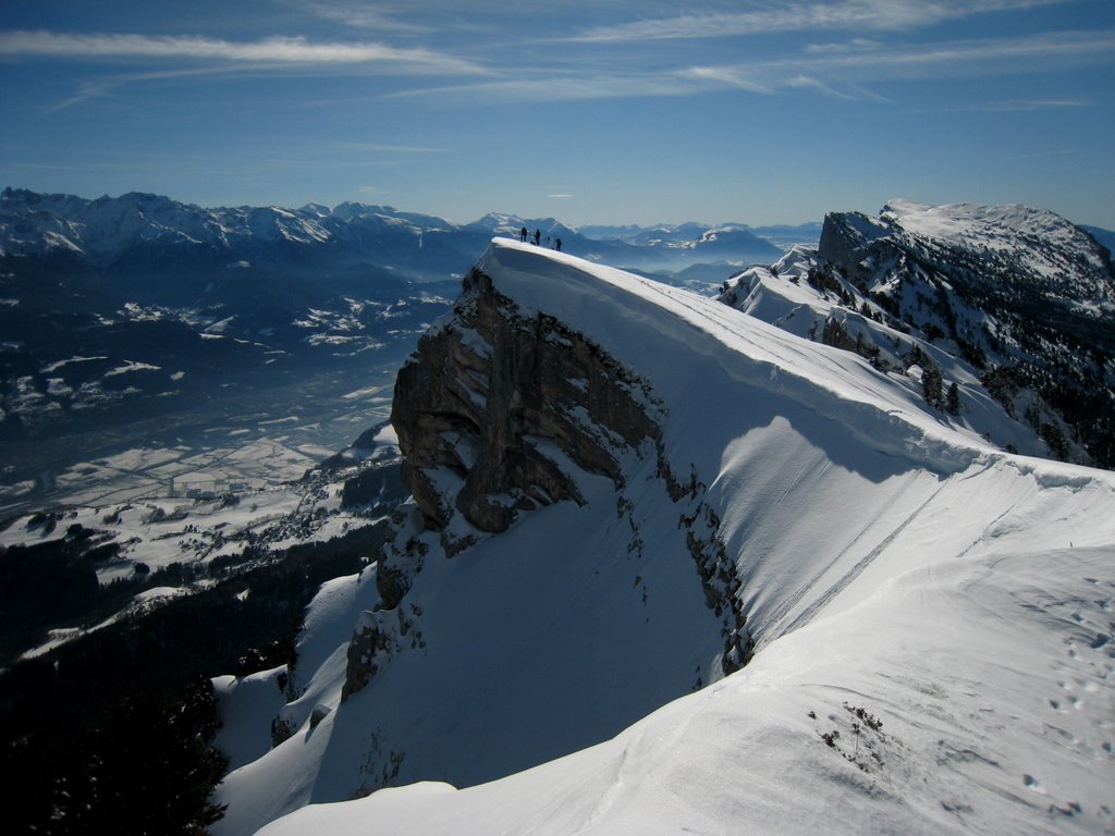 #15 Dome de Bellefont : quelques randonneurs qui profitent de ces paysages chartrousins Dome de Bellefont : quelques randonneurs qui profitent de ces paysages chartrousins