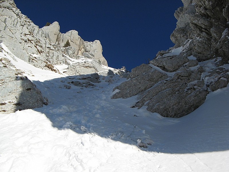 #3 les lances : le couloir w avec quelques cailloux les lances : le couloir w avec quelques cailloux