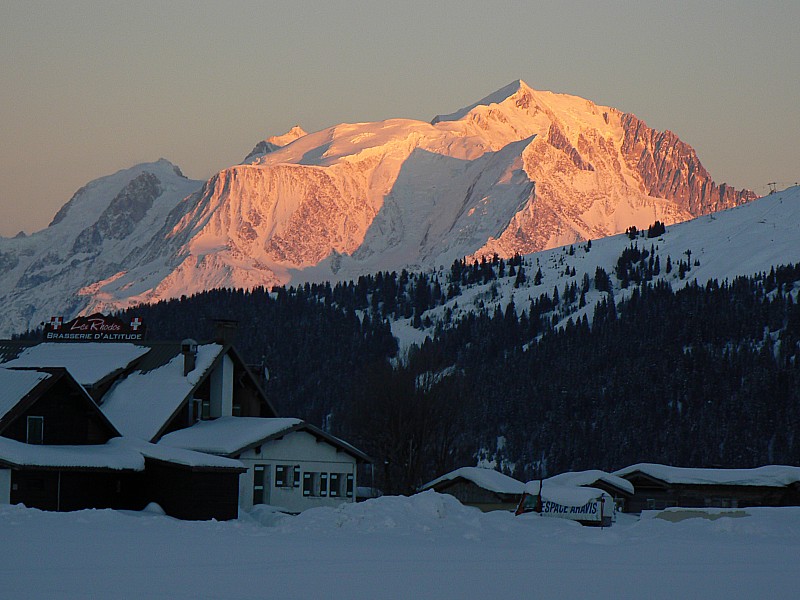 #19 Col des Aravis : Ambiance Western pour ce coucher de soleil de feu Col des Aravis : Ambiance Western pour ce coucher de soleil de feu