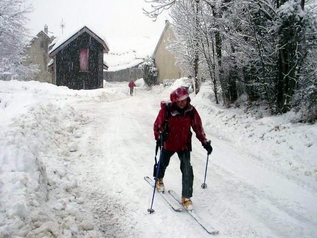 #4 Ski-route : On n Ski-route : On n'a pas souvent l'occasion de démarrer du Sappey skis aux pieds!