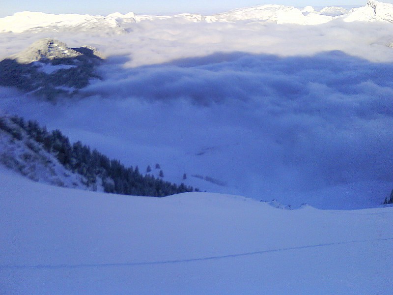 #1 mer de nuage à 9h : La qualité de l mer de nuage à 9h : La qualité de l'image n'est pas formidable,photos prises avec un portable.