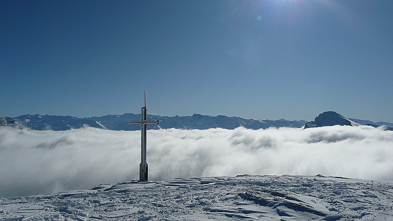 #5 C C'est encore mieux ... : Chamechaude au-dessus de la mer de nuages