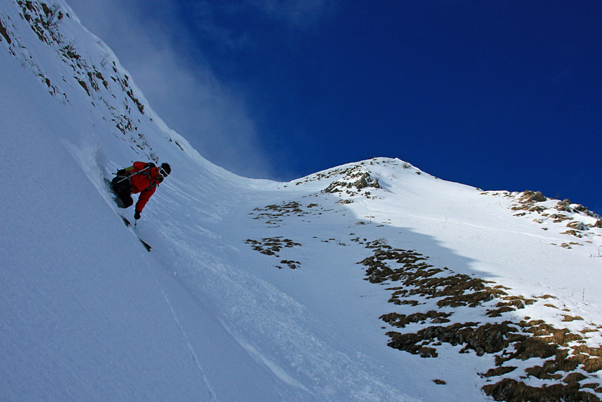 Sulens : Julien dans le couloir.