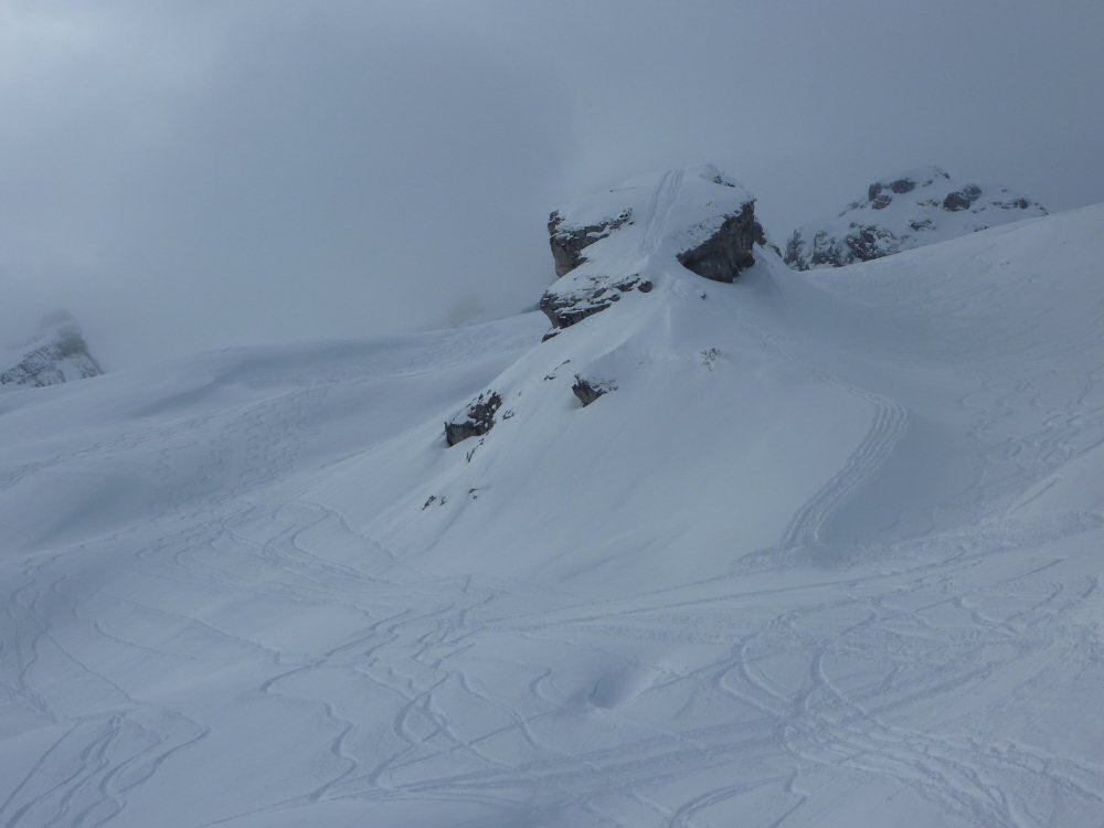 #14 La Tournette : Depuis le sommet du Bouton ... des traces à gauche à droite ... et au milieu ( TSF d La Tournette : Depuis le sommet du Bouton ... des traces à gauche à droite ... et au milieu ( TSF d'hier en crampons )