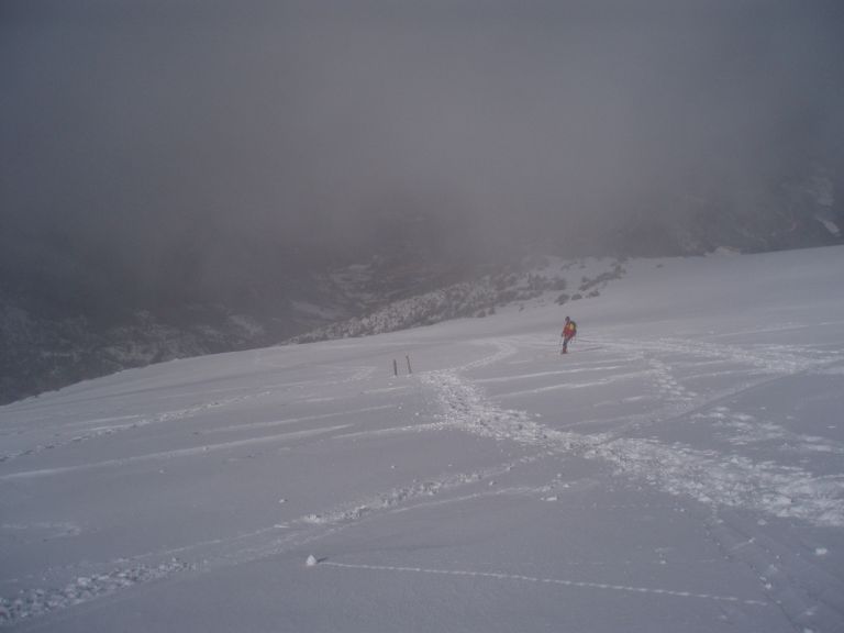 #2 Montagne d Montagne d'Angèle 2 : Sous le sommet on retrouve un peu de visibilité. La neige est très bonne