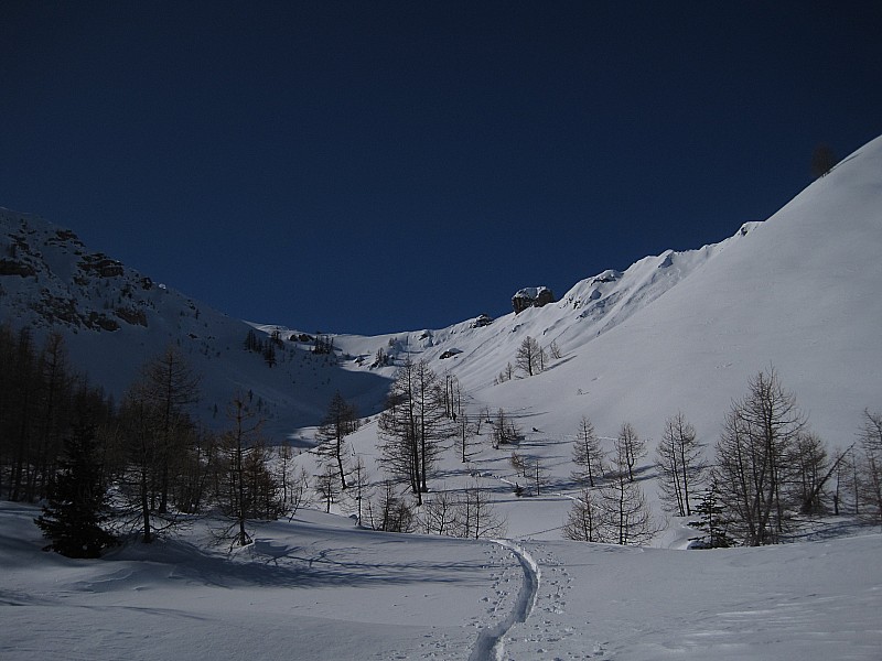 #3 vallon d vallon d'Aunos : Roche Blanche au fond à droite