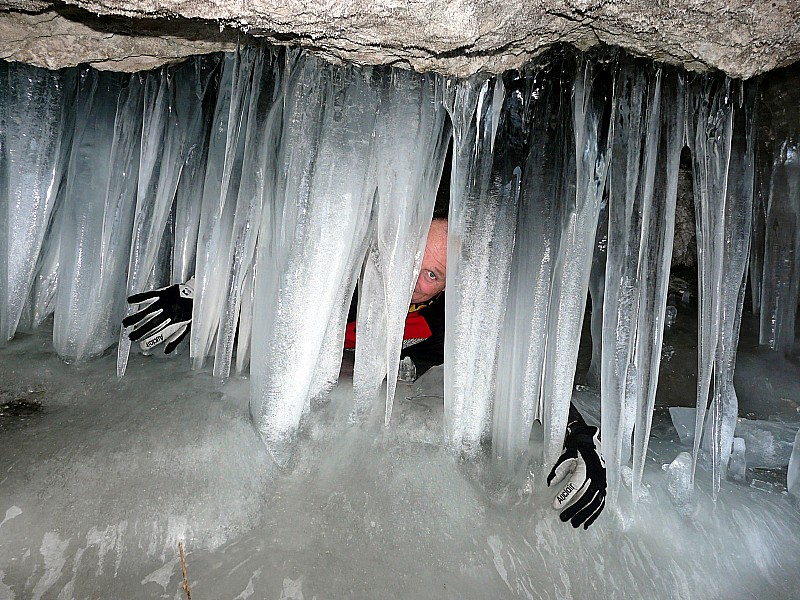 grotte glacée : Avalé par le monstre de la dent des portes...