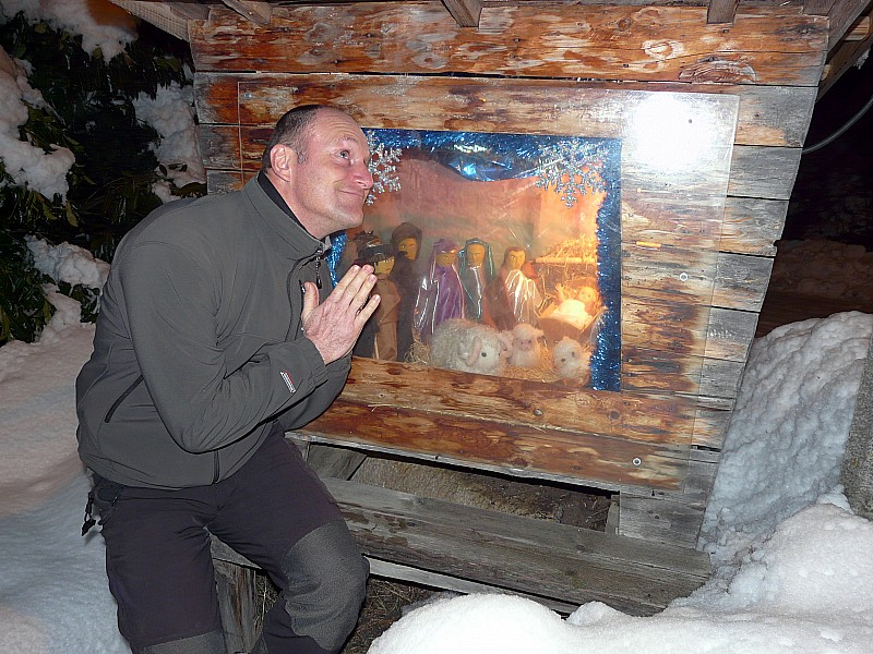 #3 Crèche de Mont-Devant : Notre enfant de coeur priant pour voir des chamois et que les avalanches nous épargnent, ainsi soit-il Crèche de Mont-Devant : Notre enfant de coeur priant pour voir des chamois et que les avalanches nous épargnent, ainsi soit-il