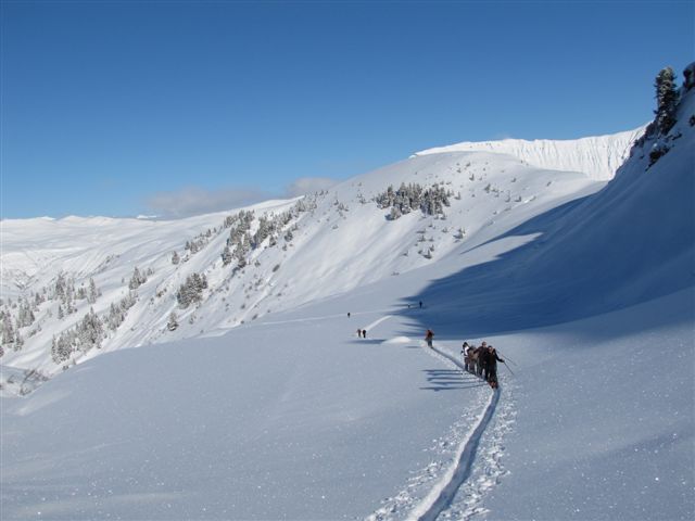 #4 groupe : le groupe dans le plat après les chalets de la Commanderie groupe : le groupe dans le plat après les chalets de la Commanderie