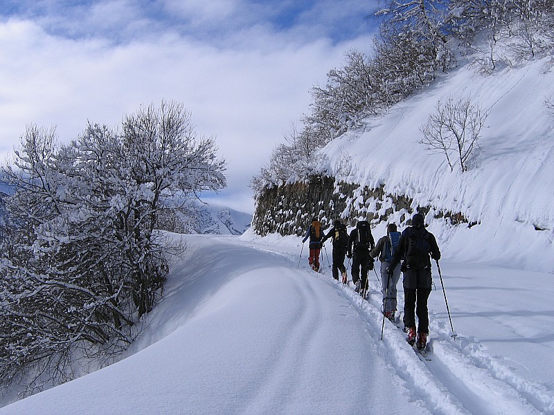 #1 La troupe : sur la route du col La troupe : sur la route du col