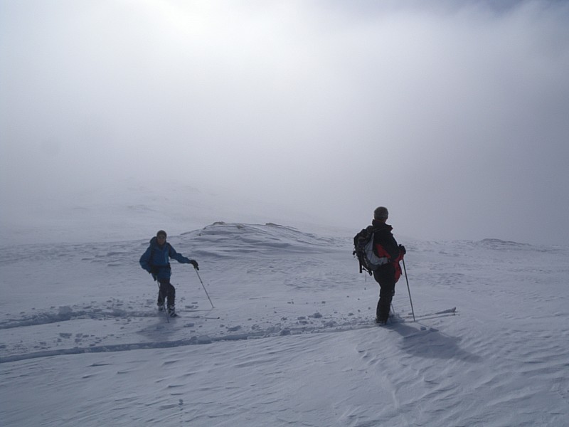 #6 On peut allumer les phares. : Non j On peut allumer les phares. : Non j'exagère, la visibilité est restée plus que correcte