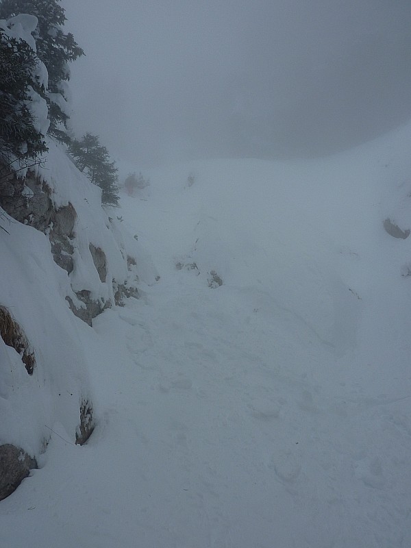 #6 Couloir du Ragris : Passage étroit et beaucoup de rochers sous jacents. on n Couloir du Ragris : Passage étroit et beaucoup de rochers sous jacents. on n'y voyait pas plus ....