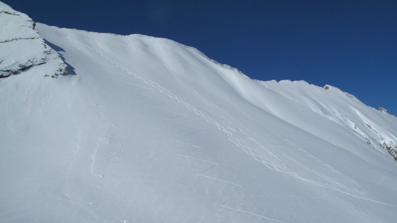 #7 Une belle variante de tracée : Pente SE à droite du col Une belle variante de tracée : Pente SE à droite du col